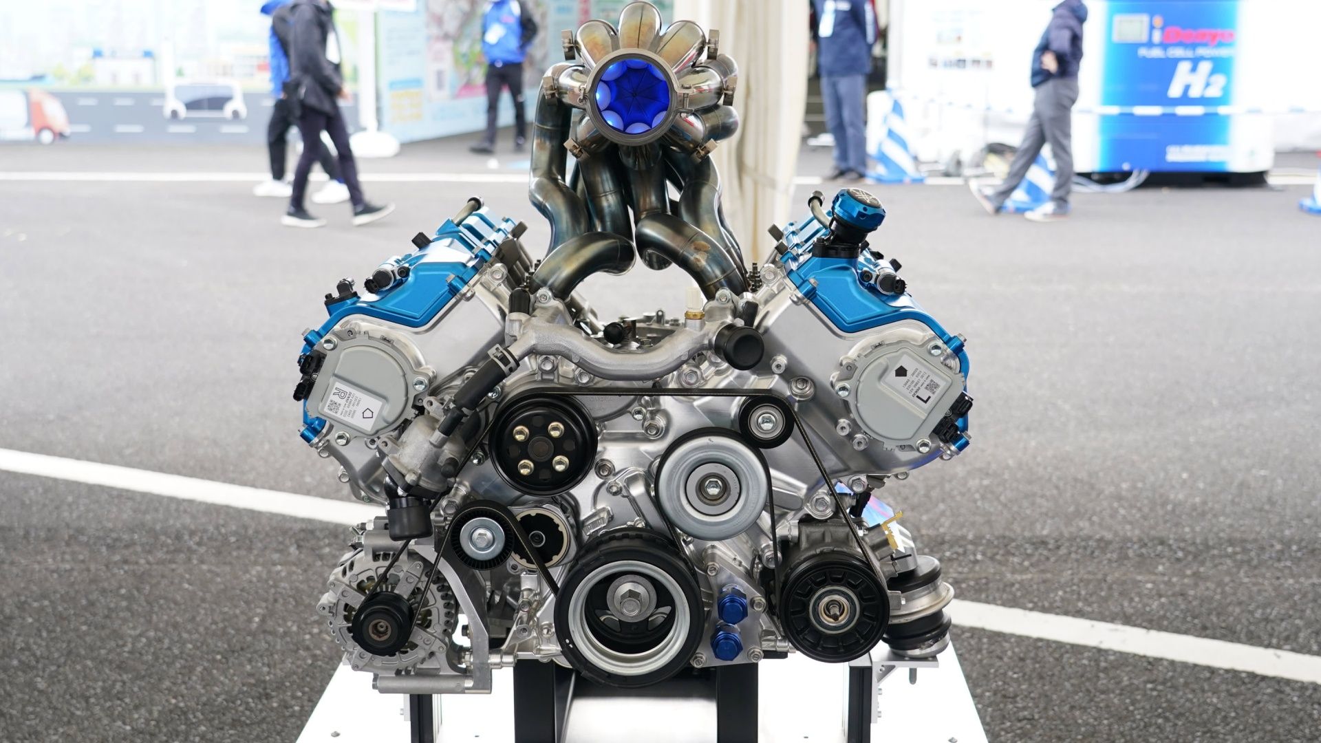 Toyota V8 Hydrogen Engine