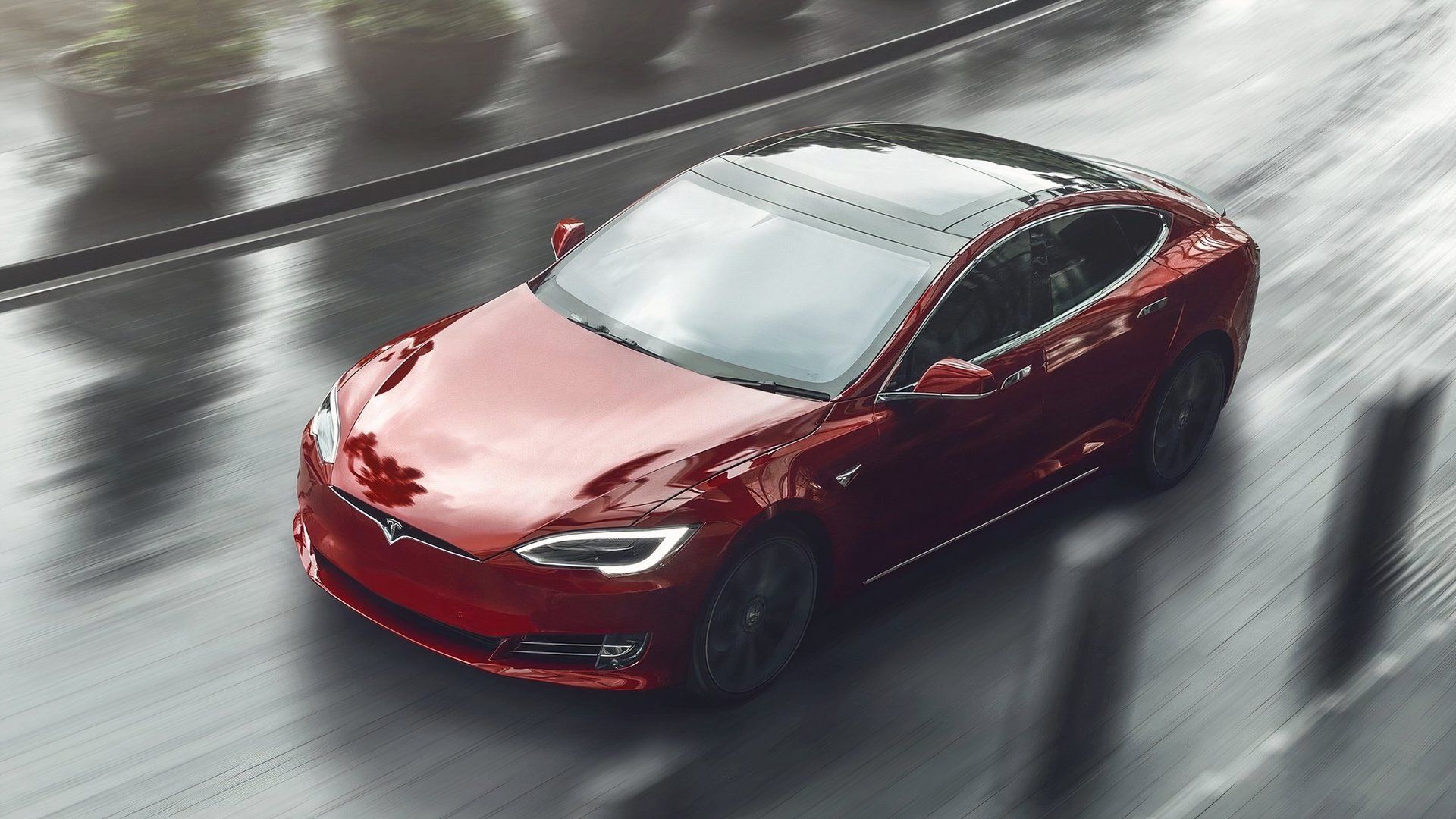 Dynamic shot of the 2019 Tesla Model S