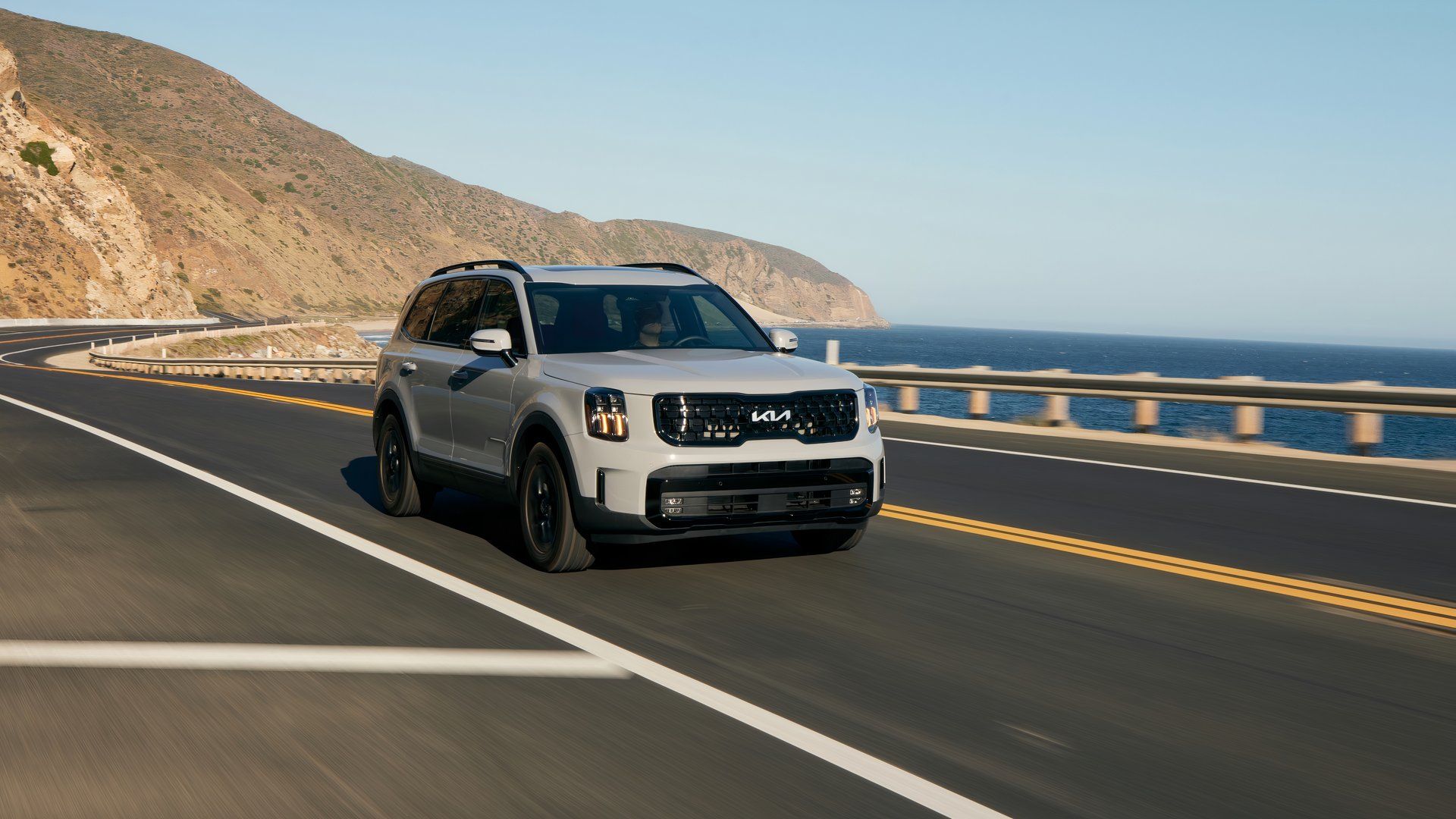 2025 Kia Telluride driving front