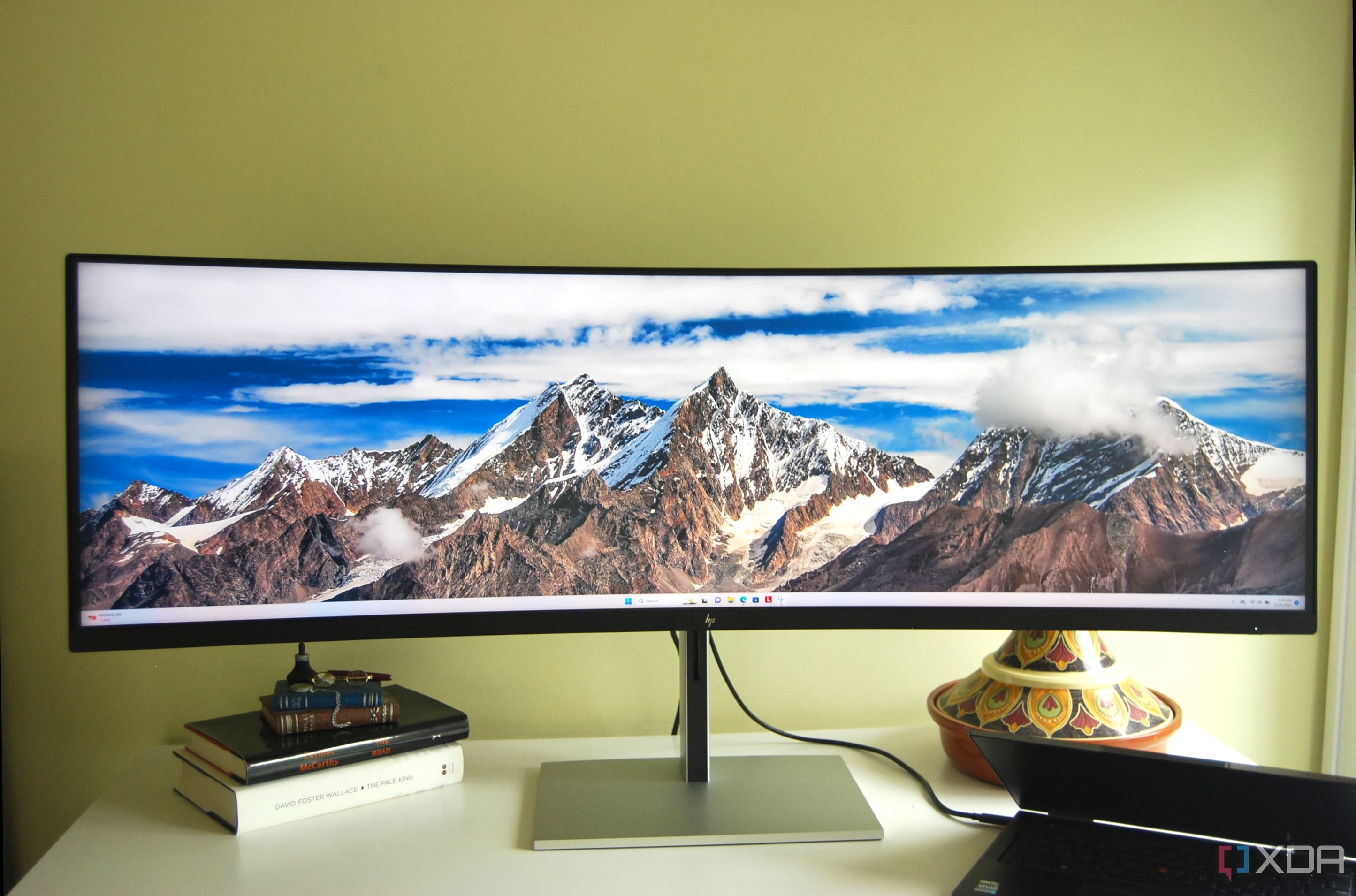 HP's E45c G5 super ultrawide monitor