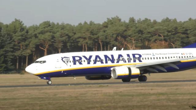 Ryanair, ricerca assistenti di volo: candidature online