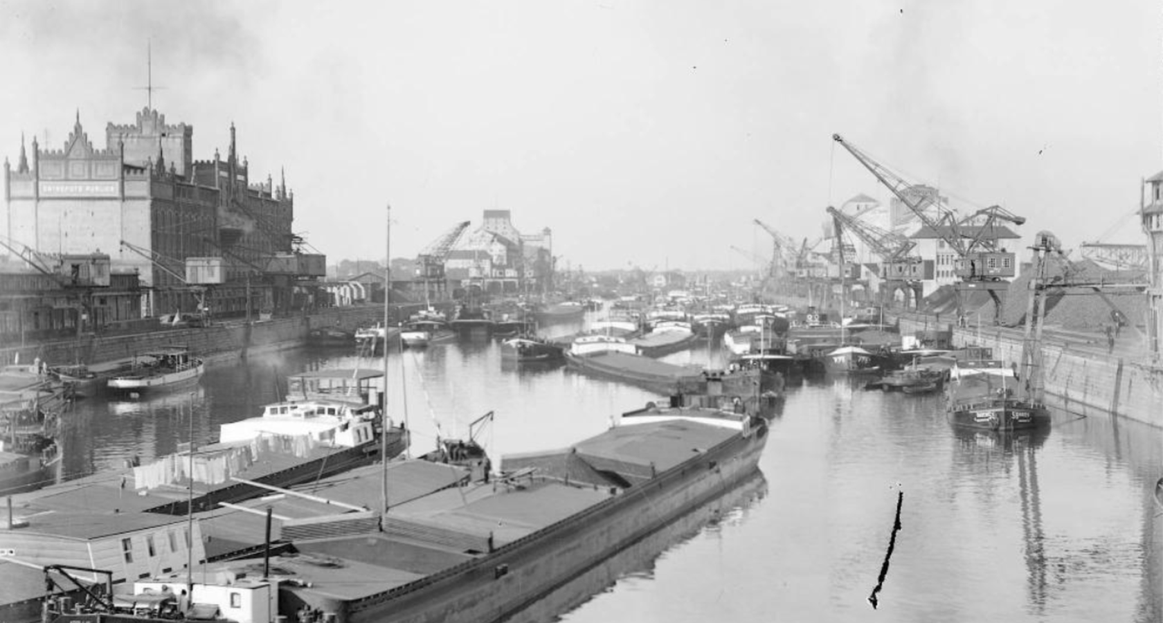 Vue sur le bassin du Commerce avant 1939 - Crédits Archives de la Ville de Strasbourg