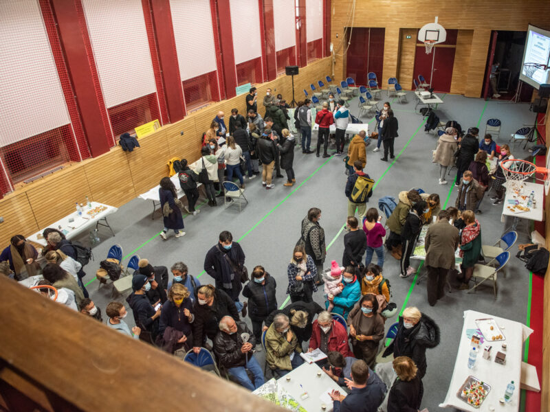 Le gymnase de l'Ecole du Rhin vu d'en haut pendant la rencontre-forum. Crédits photo Alban Hefti pour la Ville et Eurométropole de Strasbourg.