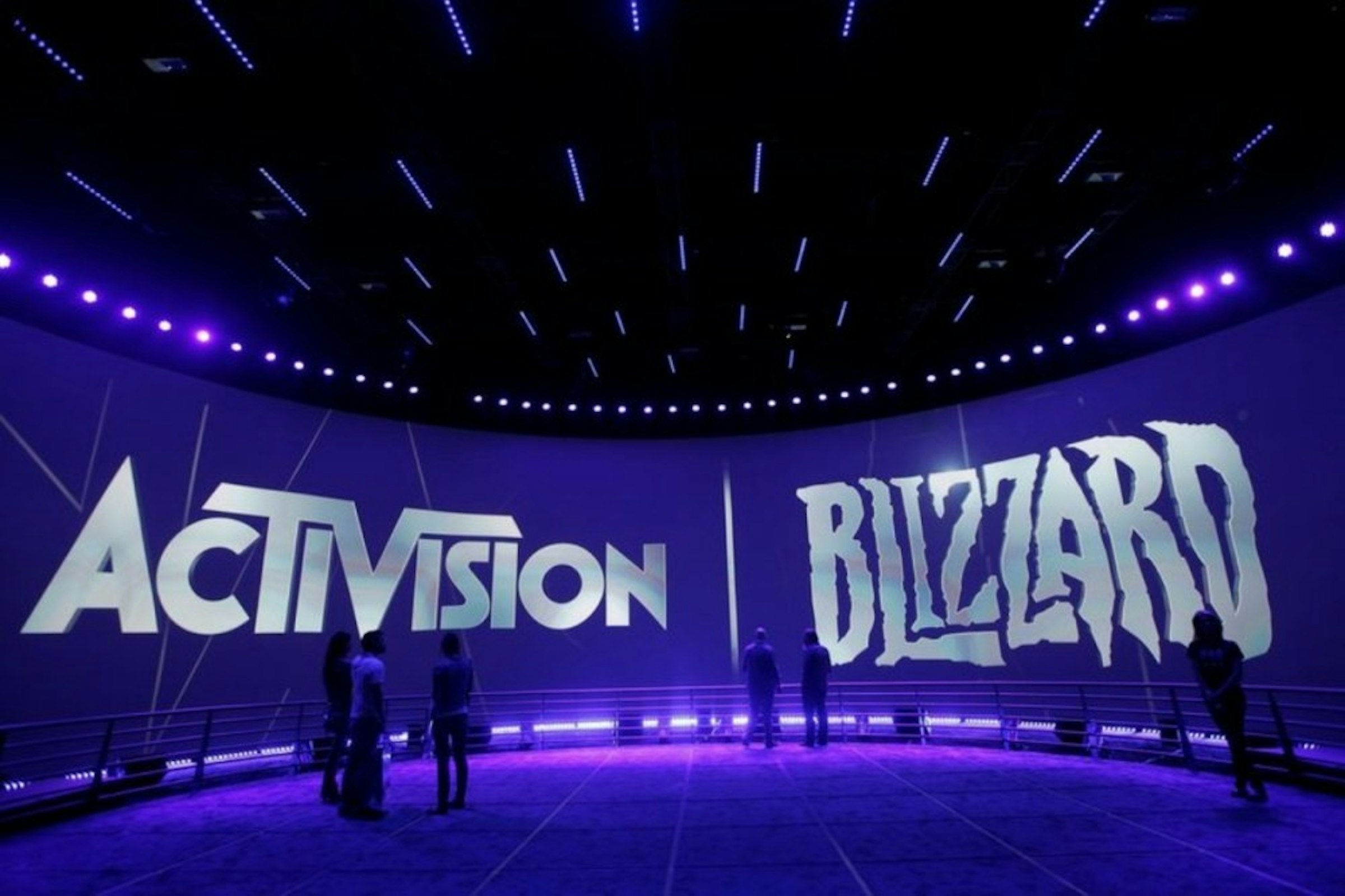 照片中提到了ACTIVISION BIZZARI、www.L、ww，跟動視有關，包含了動視暴雪標誌、動視暴雪、微軟收購動視暴雪、守望先鋒