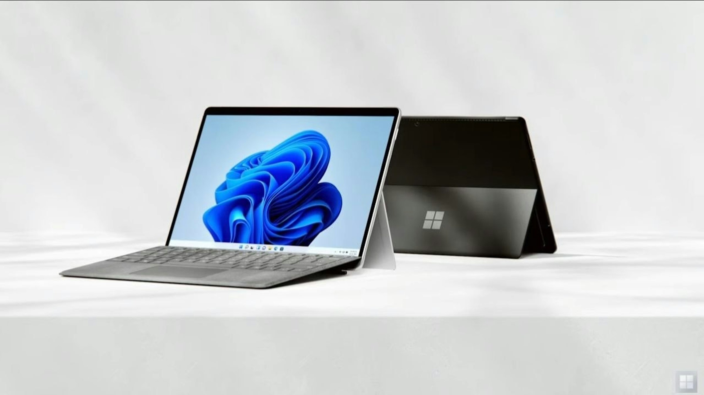 照片中提到了HD 30 Co、H，包含了Microsoft Surface Pro、Surface Pro 8、Surface Pro、Surface Pro 7、微軟