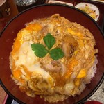 103430546 - 親子丼は味濃い目ですが、とじ加減はよいですね。