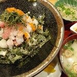 山やはなれ - まかない海鮮丼800円