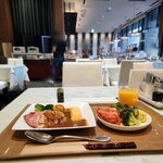 KUWAHARA　KAN - スタイリッシュな店内でビュッフェスタイルの朝食♪