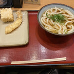 あやがわうどん - かけうどんと天ぷらです