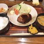 居酒屋 太郎さん - ハンバーグ定食　700円