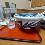 讃松庵 - うどんの丼、グラスと丈を比較してみた(笑)