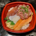 うるとら海鮮丼丸 - 料理写真: