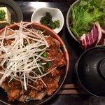 東京バルバリ - トンテキ丼 900円