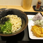 讃岐うどん むらさき - ぶっかけうどん 温 並・ハーフかき揚げ・おにぎり 野沢菜・ゆかり