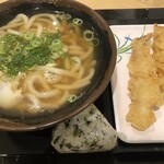 讃岐うどん むらさき - 月見うどん、エビ天、野沢菜おにぎり