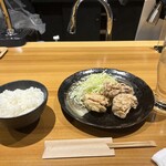 神戸 れんが家 - 唐揚げ定食の鶏の唐揚げ塩もも肉