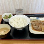 セルフ食堂 じゃんじゃん - 料理写真:お味噌汁と小鉢は50円