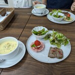 CAFE DINING HIKARI - 冷たいコーンスープと前菜。暑い日は冷たいコーンスープは嬉しい！