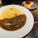 レ ジロンデル - 但馬牛濃厚とろすじオムカレー ✨スモール1600円✨(レギュラー1650円ラージ1700円)✨スモールでも十分な大きさが有ります^^;そしてカスタードプディング650円✨2点をシェアする事に✨