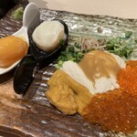 豚料理 酔狂割烹 伊達 - 名物痛風玉子（紅白卵黄・いくら・生湯葉・うに・海苔）