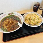 福仙 - 料理写真:台湾ラーメン＋ニンニク炒飯＝ラーメンセット　８８０円