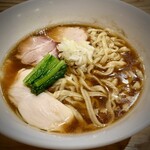 オカモト醤油ヌードル - 料理写真:オカモト醤油ヌードル（手揉みちぢれ麺）880円