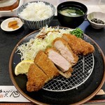 とんかつ 川久 - 黒豚ロースかつ定食 
            ご飯、味噌汁、小鉢、香り物付き