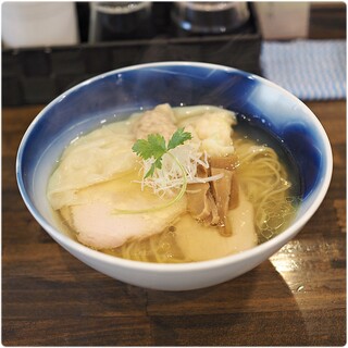 らぁ麺 麦一粒 - 料理写真:塩ワンタン麺 1200円