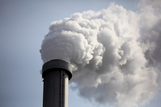 Smokestack emitting carbon pollution