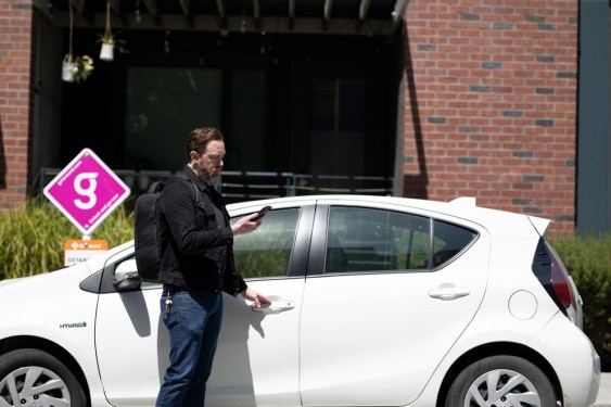 man about to get into Getaround car