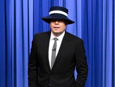 Jimmy Fallon Tips Hat to Melania as Tonight Show Takes on Trump Inauguration — WATCH