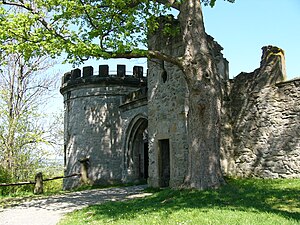 Die künstliche Ruine im Labyrinth in Hof