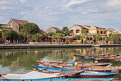 Floden Thu Bồn i gamla stan i Hoi An