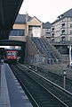 Nordaufgang des Stadtbahnsteigs an der Dresselstraße und BR 485