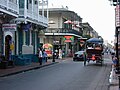 La Rue Bourbon, o Bourbon Street, ha preso il nome dalla famiglia reale francese dei Borboni