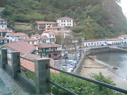 Anvista d'o barrio de San Roque de Tazones