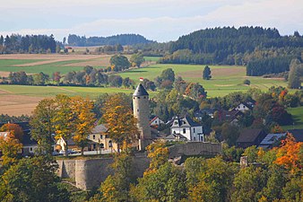 Die Burgruine vom Hirschsprung im Höllental aus