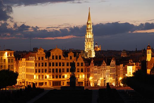 La flèche de l’hôtel de ville depuis le Mont des Arts