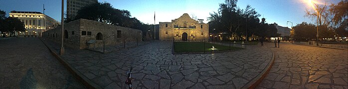 The Alamo panorama.jpg