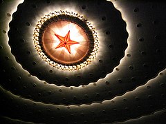 Plafond de l'auditorium.