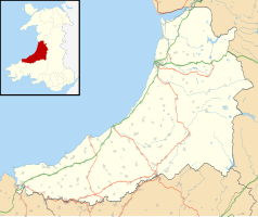 Mapa konturowa Ceredigion, u góry nieco na prawo znajduje się punkt z opisem „Uniwersytet w Aberystwyth”