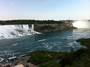 Blick vom Skylon Tower auf die Hotelmeile von Niagara Falls.