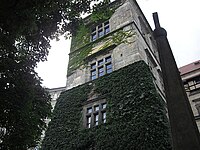 Aus einem dieser Fenster wurden Martinitz, Slavata und Fabricius geworfen