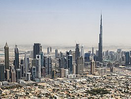 De skyline van Dubai met de Burj Khalifa (het hoogste gebouw op de foto)