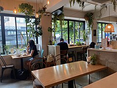 Itaewon cafe 2.jpg