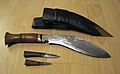 Khukuri, Karda u Chakmak. Khukuri hija l-arma simbolika tal-armata tan-Nepal