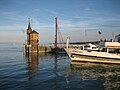 Das Motorschiff "Konstanz" verlässt den Hafen von Konstanz.