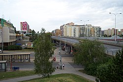 Slánská silnice přecházející osu sídliště Řepy – ulici Makovského.