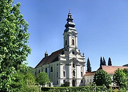 Fassade der Stiftskirche