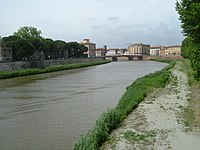 O Arno em Pisa, perto da Ponte della Fortezza (Ponte da Fortaleza)